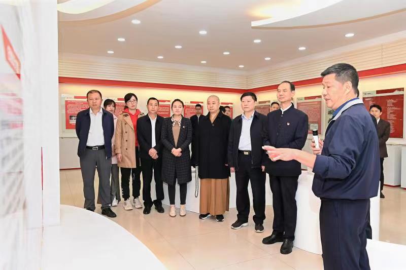 福建省人大常委會(huì )黨組書(shū)記、副主任雷春美和全國人大代表到順昌虹潤等地調研